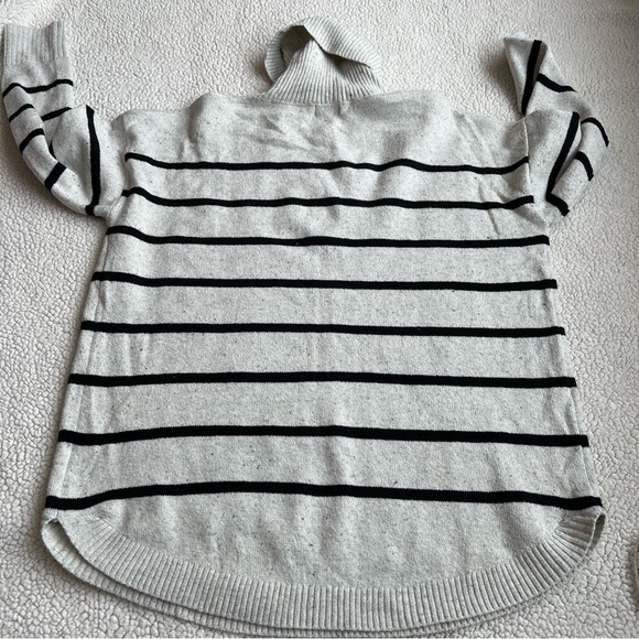 New Reitmans Long-Sleeve Cowl-Neck Loose Pullover - Picture 5 of 7